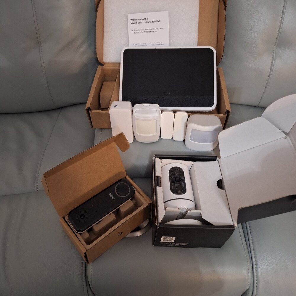 Vivant indoor video camera alarm system starter kit